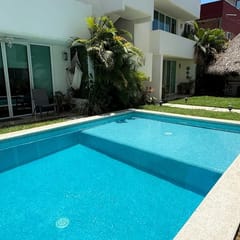 3rd Floor Escape | Pool, Cafés & Foodie Spots